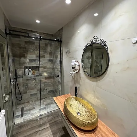 Manolo & Jolie Luxury