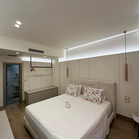 Manolo & Jolie Luxury Hotel