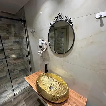 Manolo & Jolie Luxury Hotell