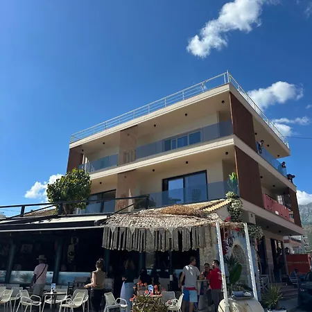 Manolo & Jolie Luxury Hotel 3*