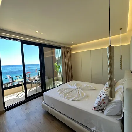 Manolo & Jolie Luxury Hotel