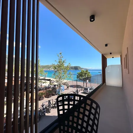 Manolo & Jolie Luxury Himare