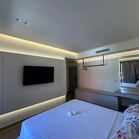 Manolo & Jolie Luxury Hotel