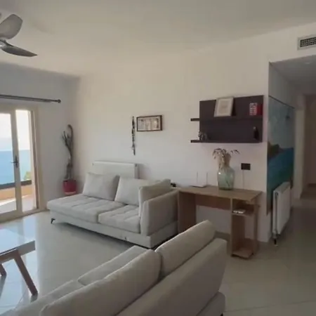 Manolo & Jolie Luxury Hotell 3*