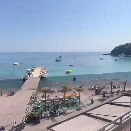 Manolo & Jolie Luxury Hotel 3*