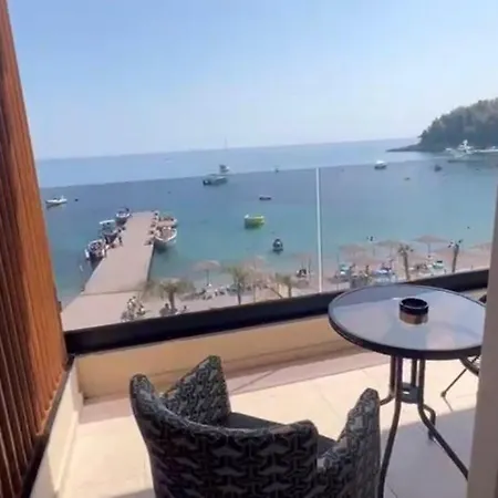 Manolo & Jolie Luxury