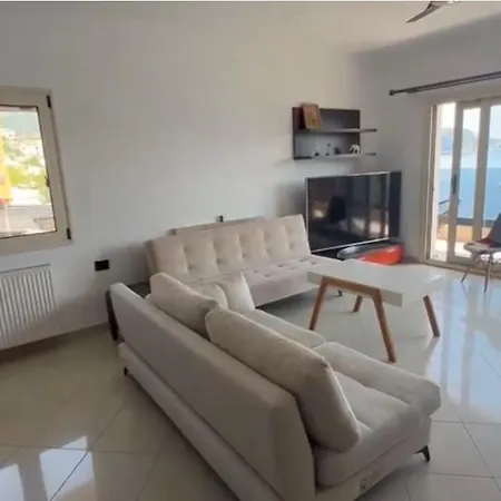 Manolo & Jolie Luxury Hotel 3*