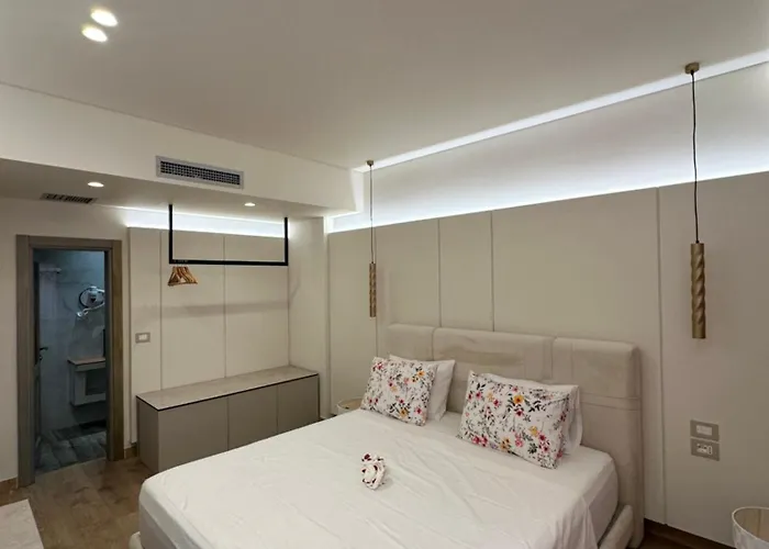 Manolo & Jolie Luxury Hotel