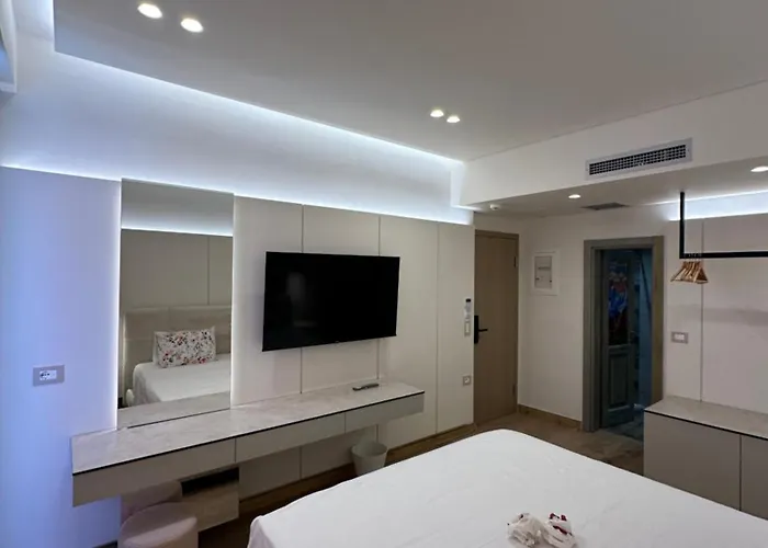 Manolo & Jolie Luxury Hotel Himare