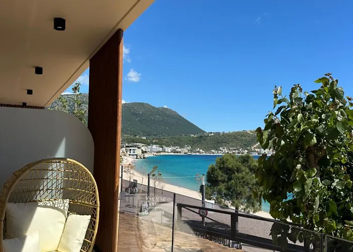 Manolo & Jolie Luxury Himare