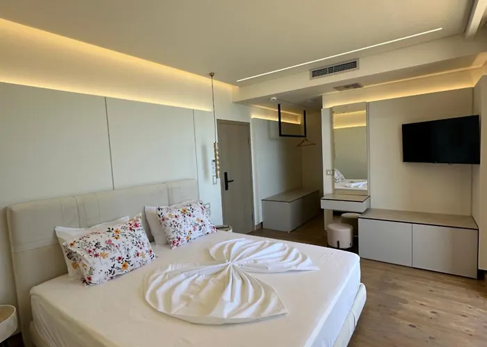 Manolo & Jolie Luxury 3*