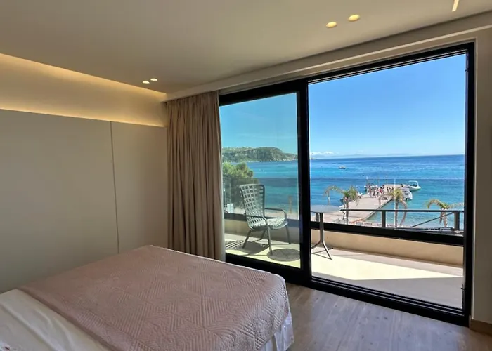 Manolo & Jolie Luxury Hotel 3*