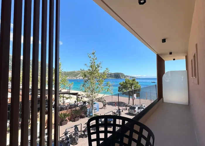 Manolo & Jolie Luxury Himare