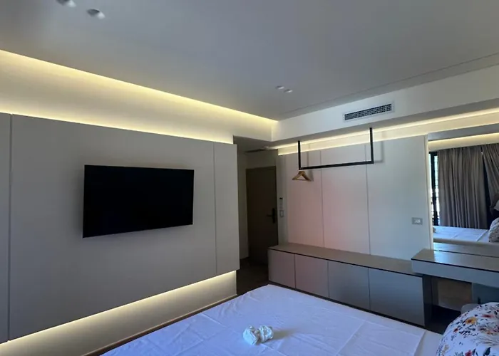 Manolo & Jolie Luxury Hotel