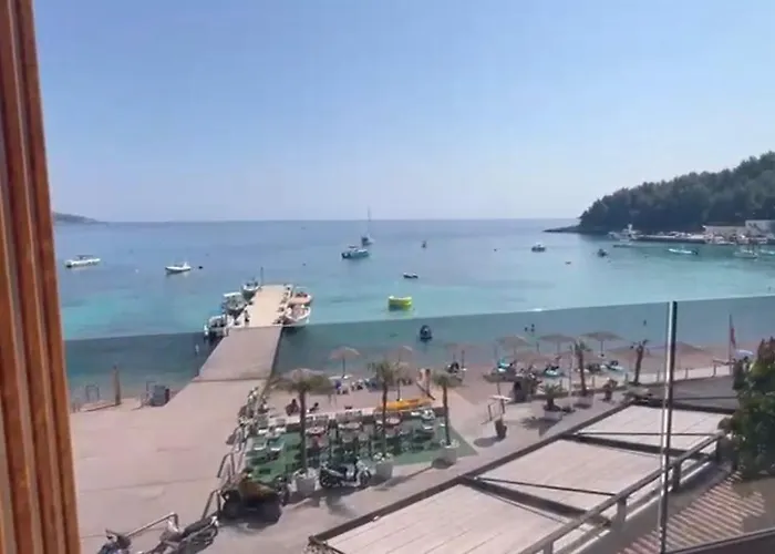 Manolo & Jolie Luxury Hotel 3*