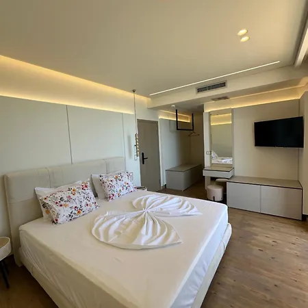 Manolo & Jolie Luxury 3*