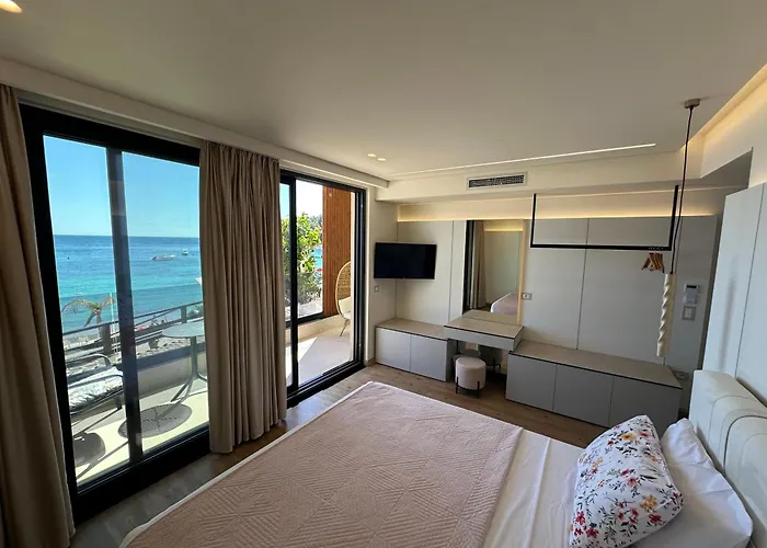 Manolo & Jolie Luxury